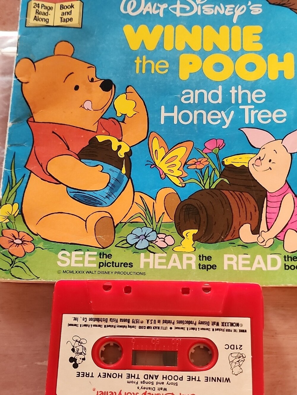 Disney Winnie the Pooh Storybook & Red Cassette Tape